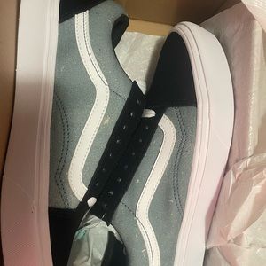 they to big for me they are brand new just got them haven’t even been worn